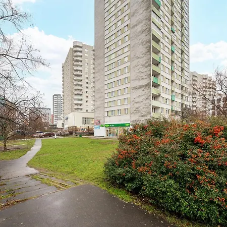 Metro Plocka Comfort Apartment